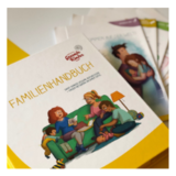 Foto der Titelseite des Famlienhandbuches